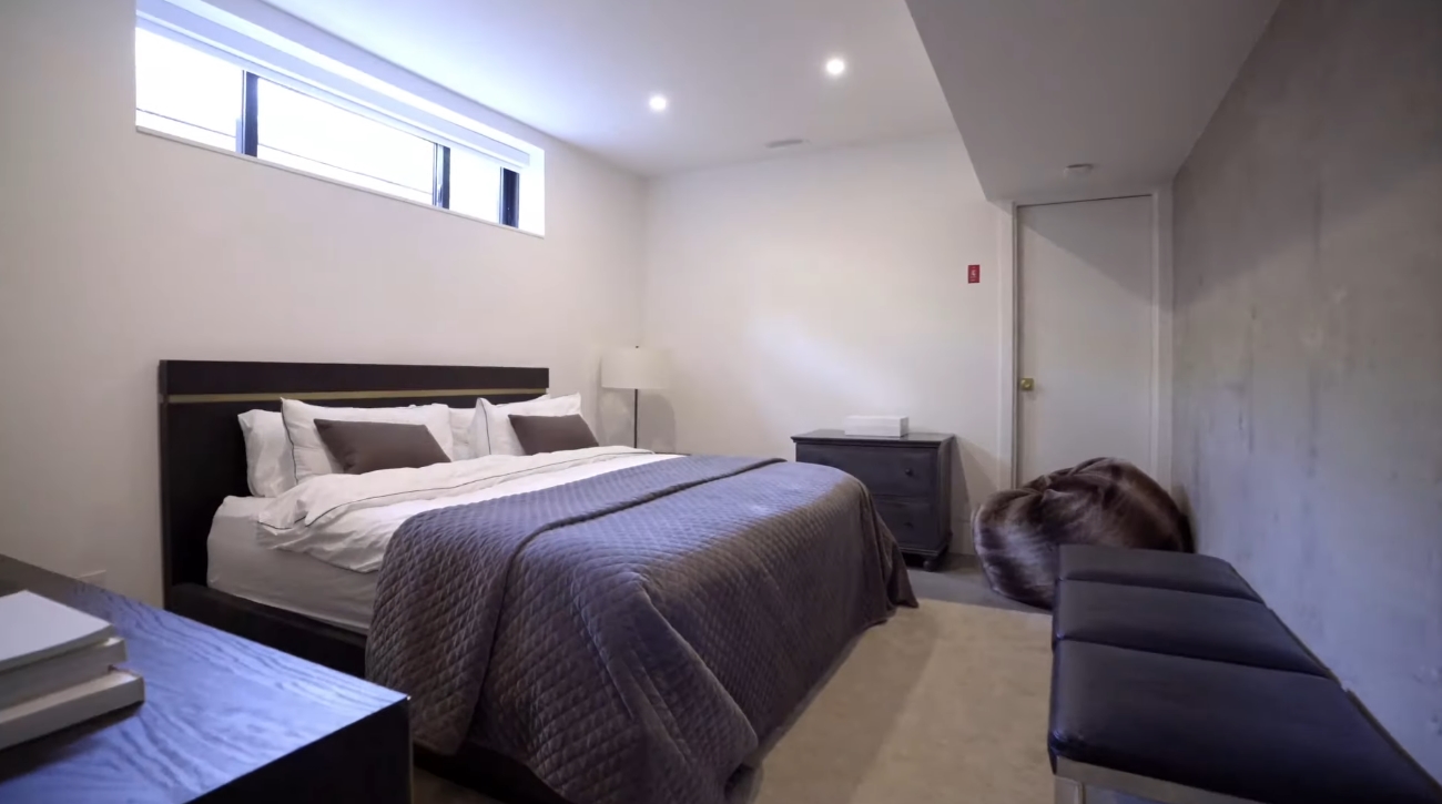 18 Photos vs. Unique Modern Home in Shelter Island, New York - Luxury House & Interior Design Video Tour