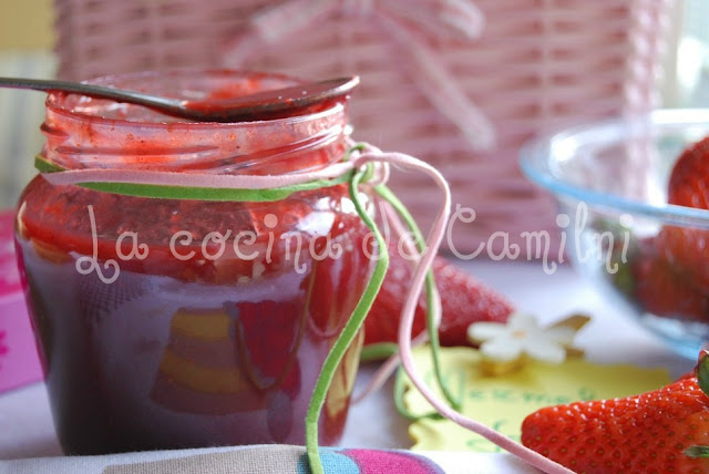 Mermelada de fresas al toque de canela y jengibre (La cocina de Camilni) Mermelada de fresas al toque de canela y jengibre (La cocina de Camilni)