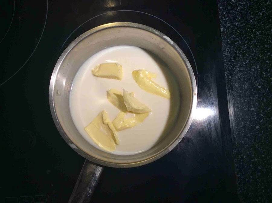 Leche, mantequilla y sal hirviendo