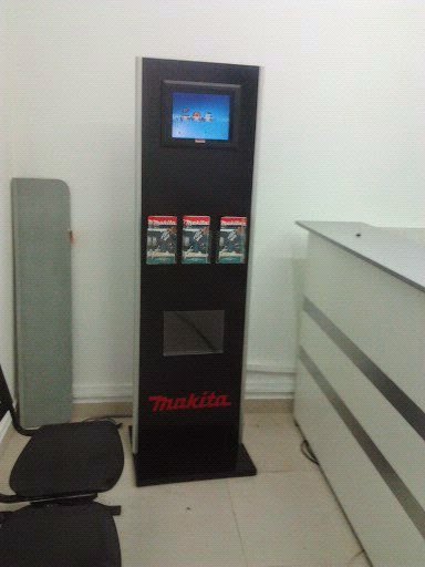 makita - TOTEM PUBLICITARIO