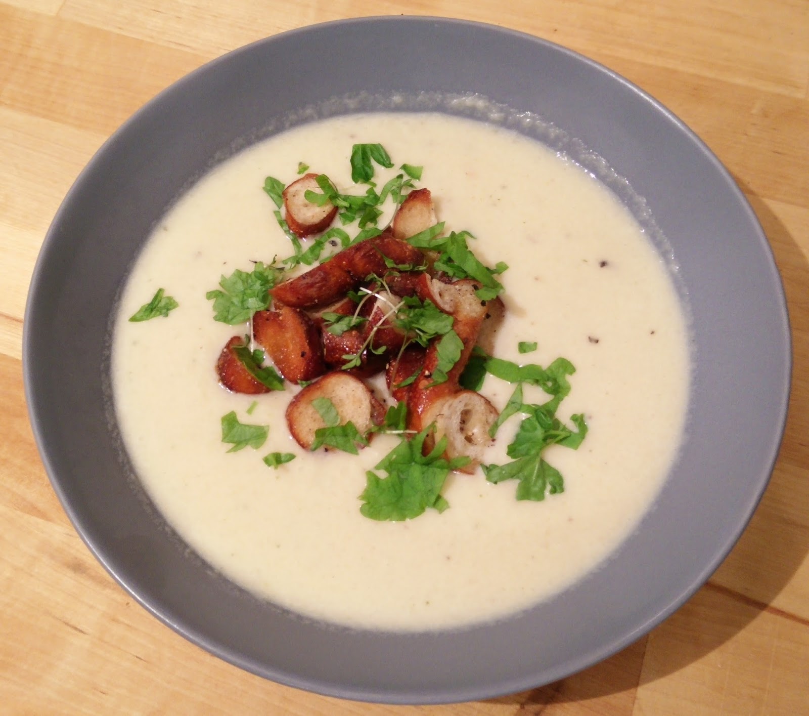 Pastinaken-Apfel-Suppe mit Brezel-Croutons | The weekly Joy of Veggie