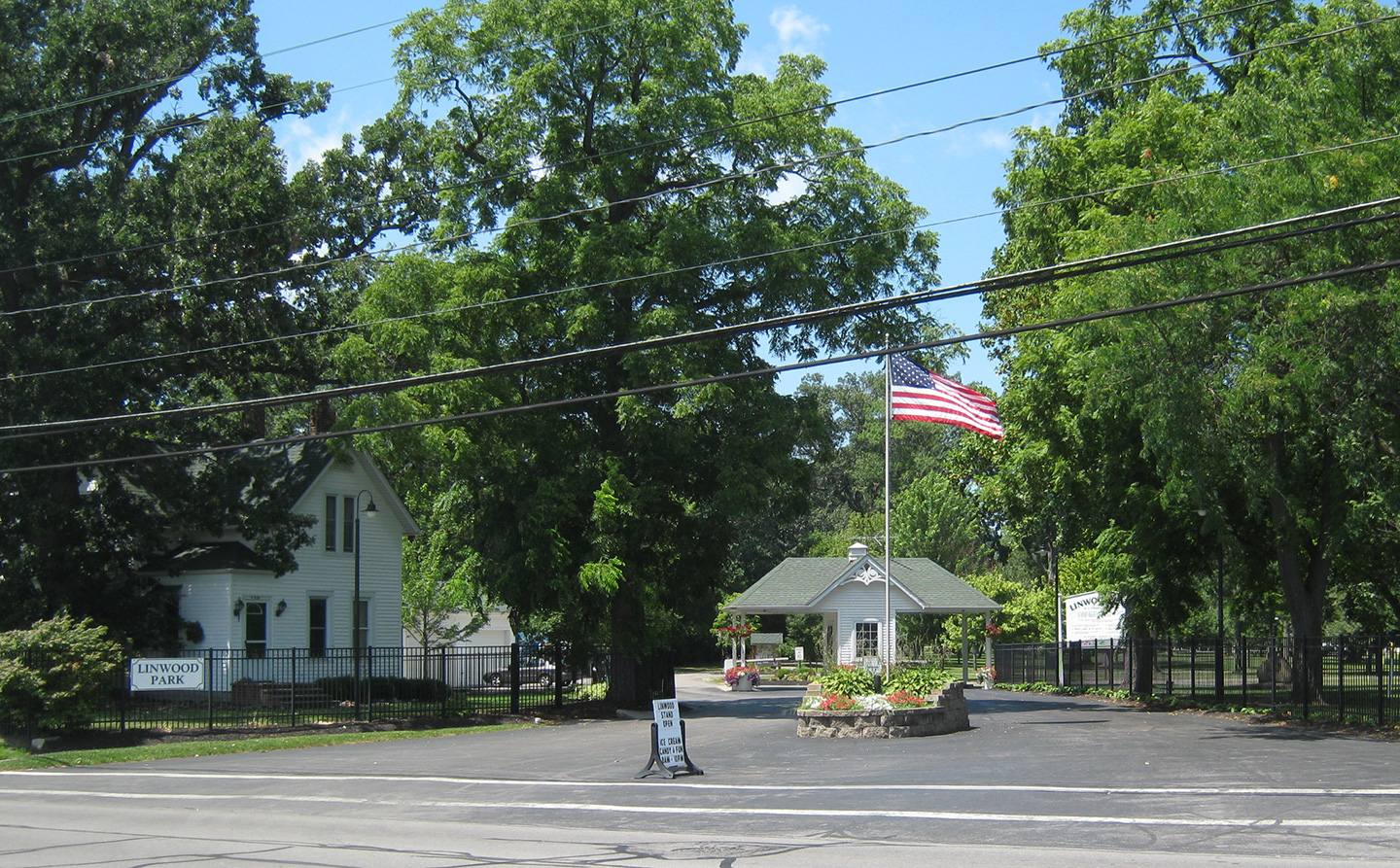 Brady's Bunch of Lorain County Nostalgia Linwood Park Entrance Then