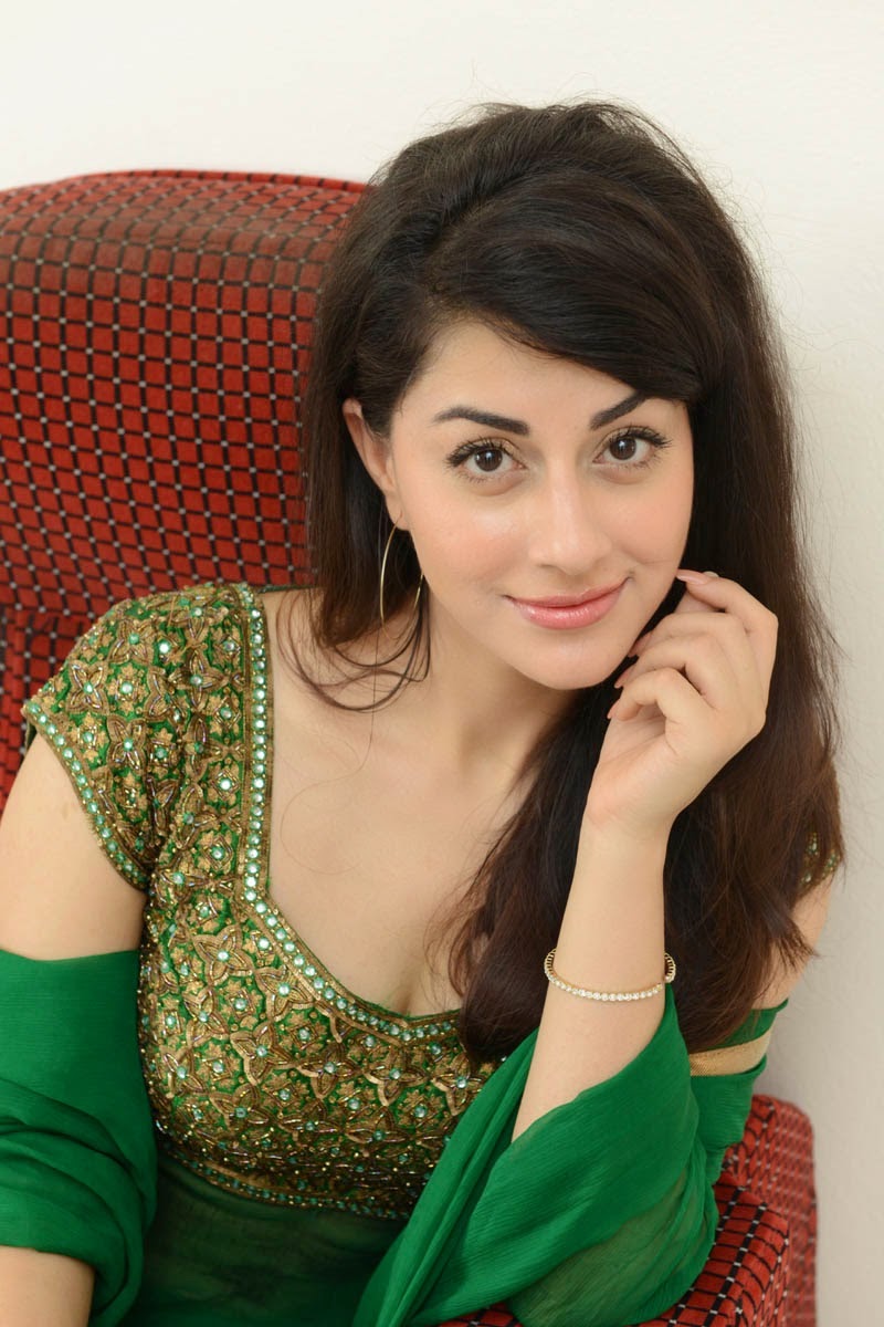 actress-rishika-latest-stills-in-green-d