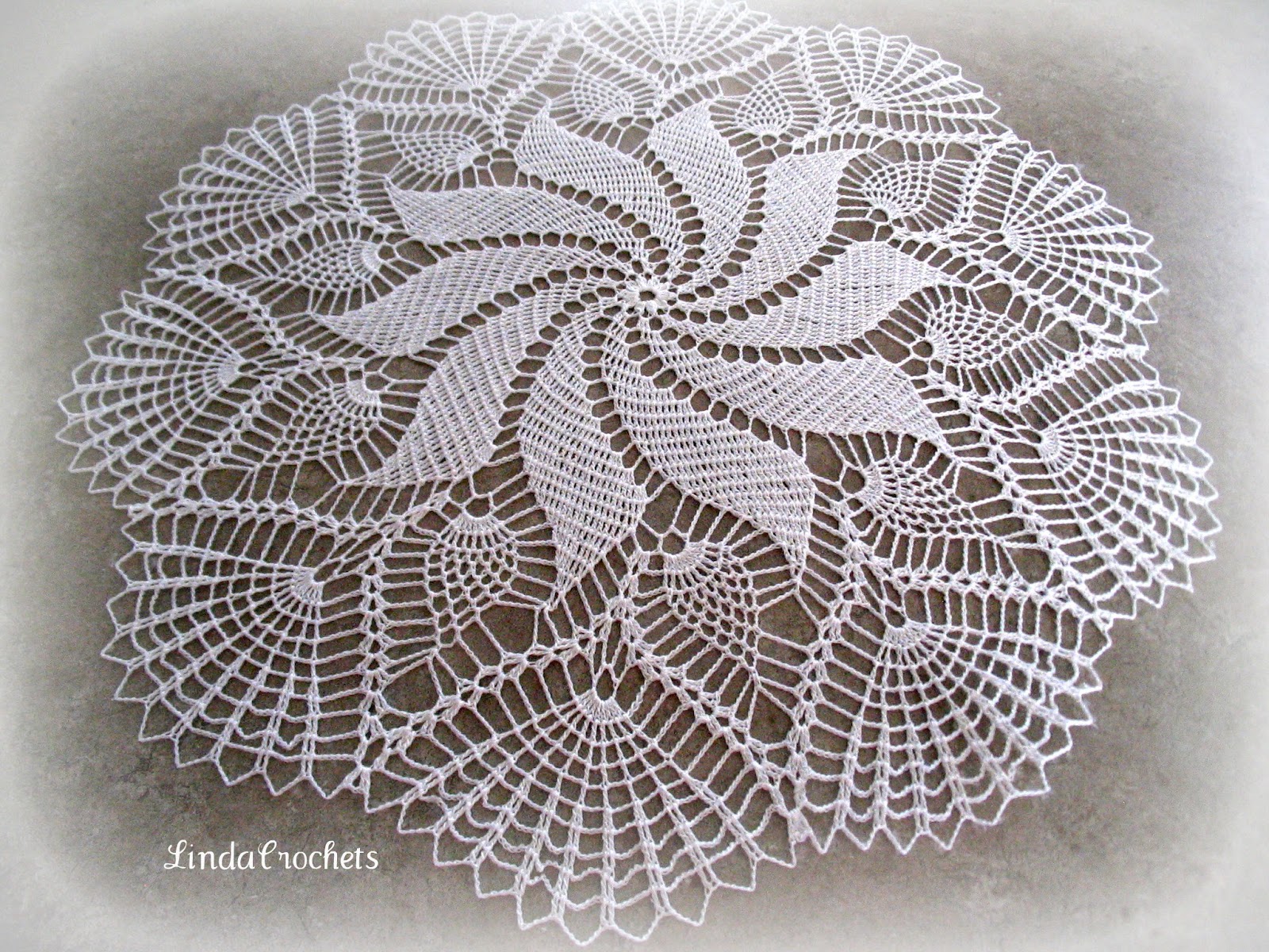 Linda Crochets Pineapple Swirl Doily