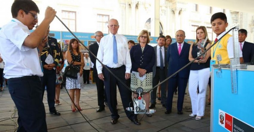 Presidente Kuczynski participa en exhibición de materiales educativos para el año escolar 2018 Presidente Kuczynski participa en exhibición de materiales educativos para el año escolar 2018