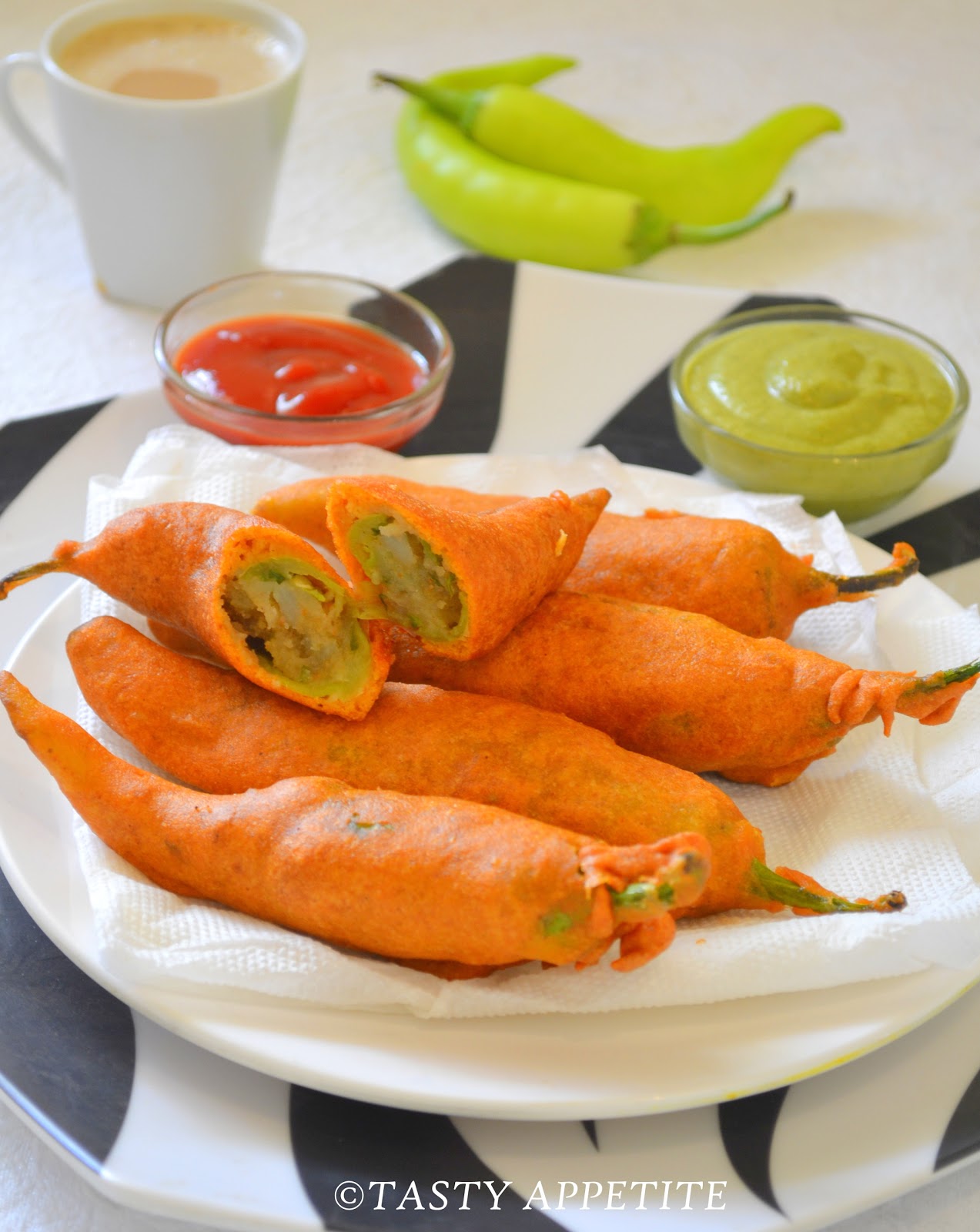 Stuffed Milagai Bajji / Mirchi Bajji / Stuffed Mirchi Fritters