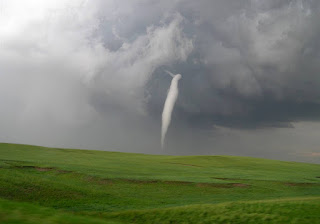 [tornado, uragano, ciclone o tromba d'aria]