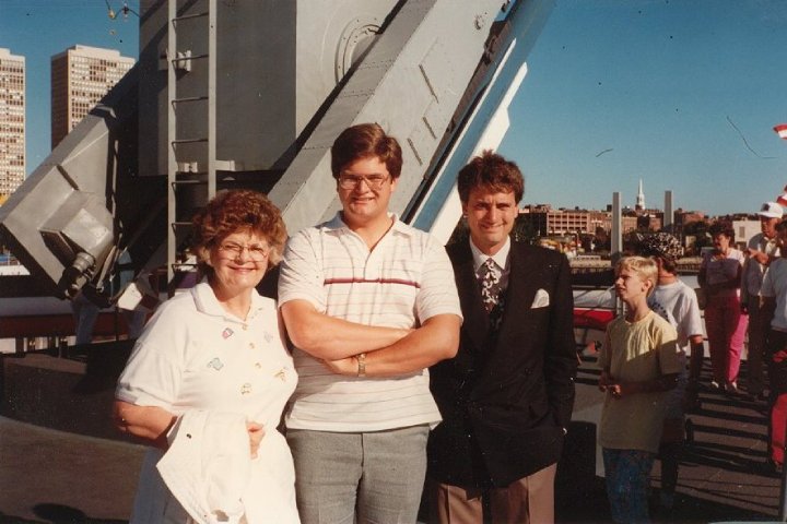 USS Thomas S Gates CG 51 Commissioned August 22, 1987, Philadelphia, at Penns Landing