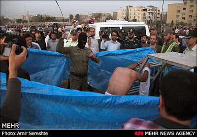 Iran: Public flogging of inmate prior to his execution