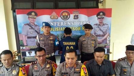 Polisi memaparkan kasus pembunuhan di Nias. Polisi memaparkan kasus pembunuhan di Nias.
