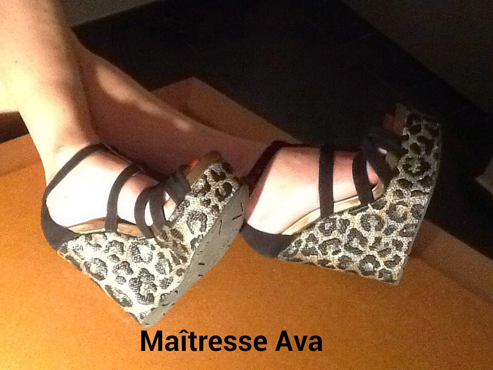 Maîtresse Ava.