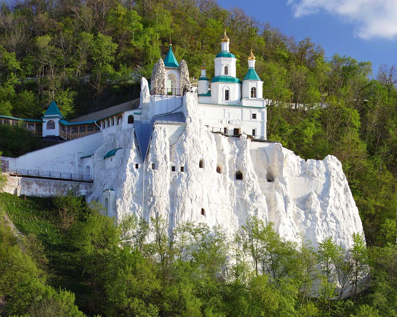Святогорск Пещерная Церковь