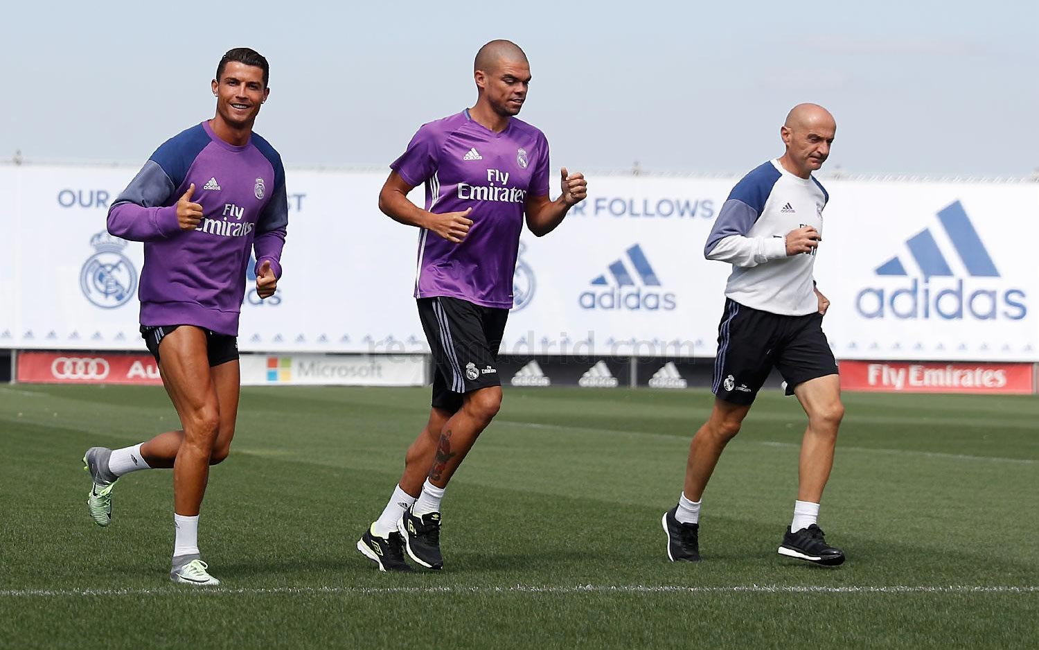 Surprise | Cristiano Ronaldo Switches to Modified Nike Mercurial Superfly Floodlight Pack Boots 