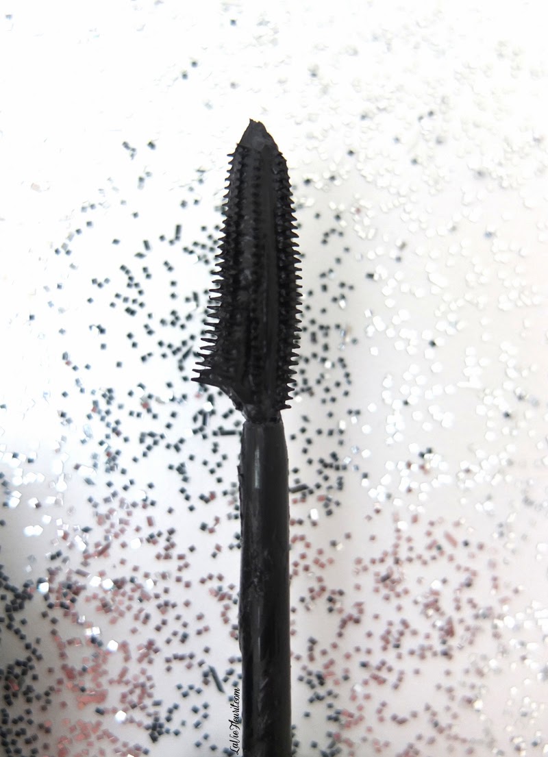 Belle Beauty | Butterfly eyelashes with L’Oréal False Lash Wings Belle Beauty, Beauty, Make-Up, BBlogger, Review, Look, MUOTD, makeupoftheday, Brand, Must Have, Favourite, Black, Packaging, Makeup, Make-Up,  Loreal, L'oreal, Mascara, Blog, LaVieFleurit, Blogger, Fleur Feijen