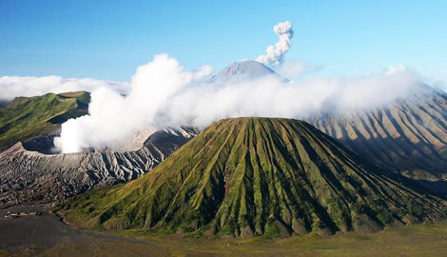 Objek Wisata Gunung Bromo - Jawa Timur - Indonesia