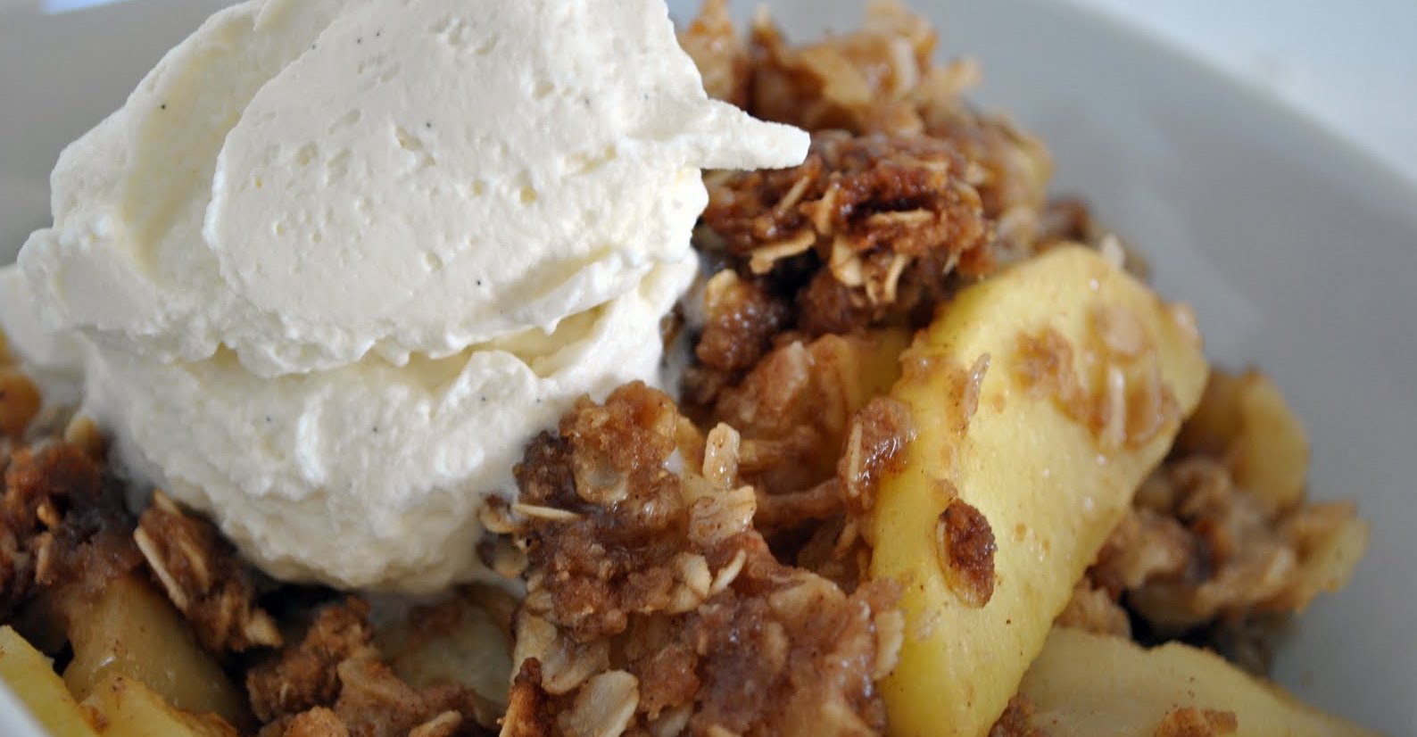 Apple Crisp with Oatmeal Topping