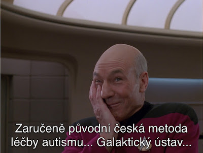 Smějící se kapitán Pickard, který říká "Zaručeně původní česká metoda léčby autismu... Galaktický ústav...