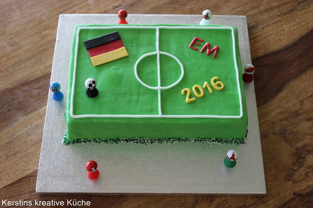 Kerstins kreative Küche: Fußball Torte