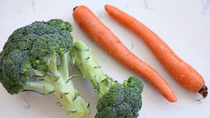 Brokoli dan wortel untuk dibuat jus sehat