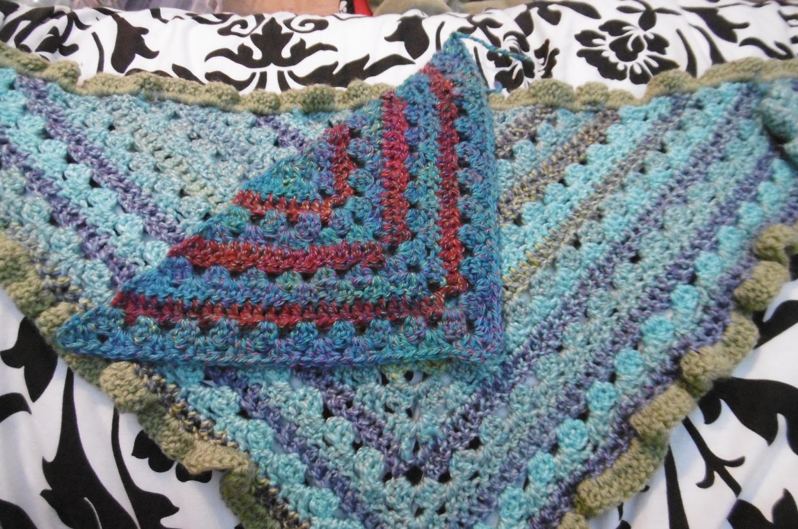 shawl with ruffle edge