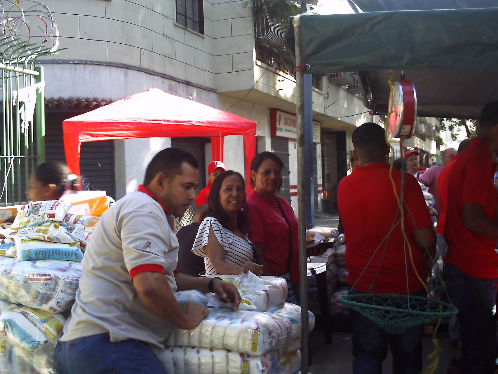 Consejo Comunal Los Chaguaramos MERCAL PRESENTE EN LA URBANIZACIÓN LOS