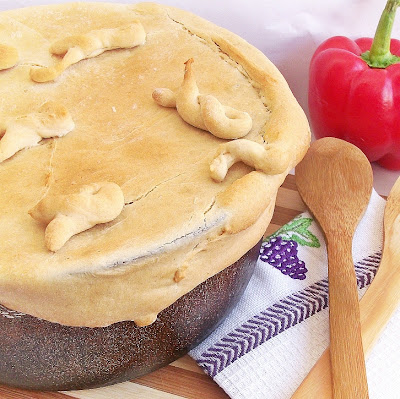 Mancare de pui sub capac de paine