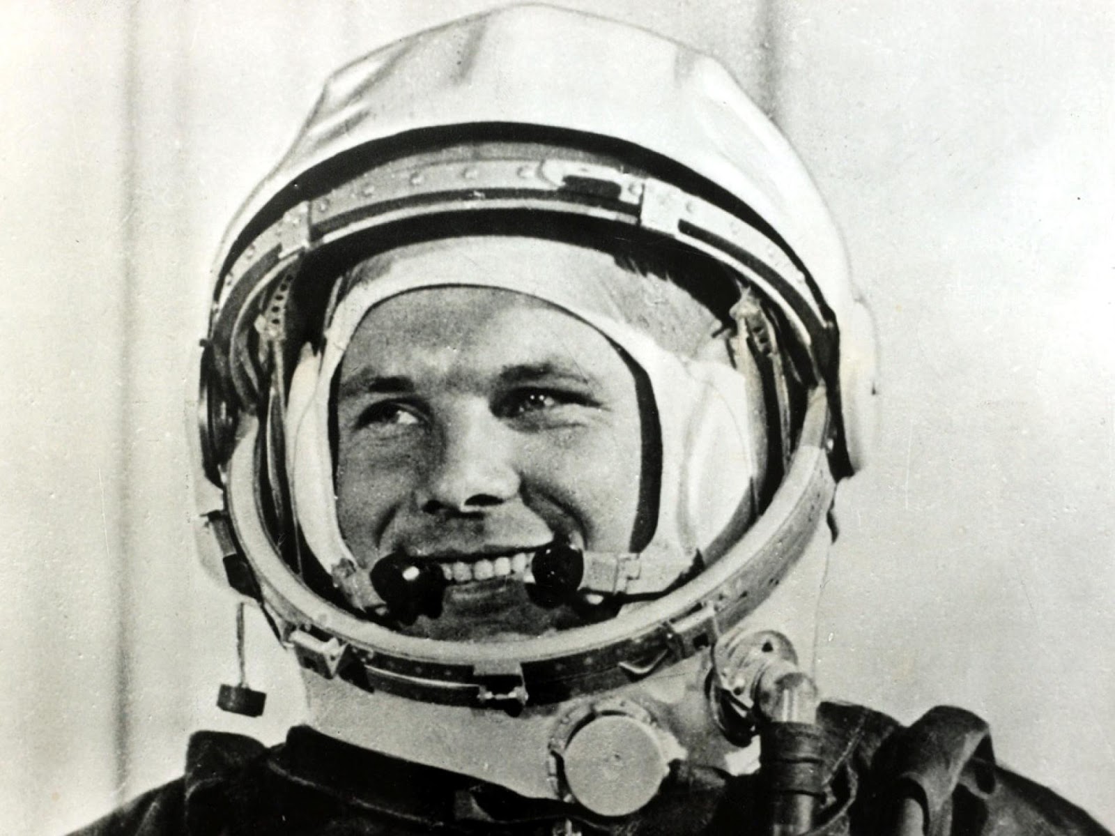 ΑΓΓΙΓΜΑ ΦΥΣΙΚΗΣ...: Σαν σήμερα ... 1961, ο Γιούρι Γκαγκάριν γίνεται ο  πρώτος άνθρωπος στο διάστημα.