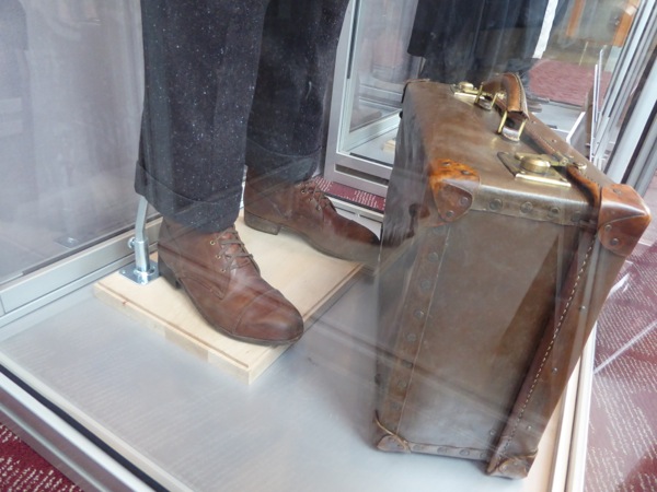 Fantastic Beasts Newt Scamander shoes suitcase