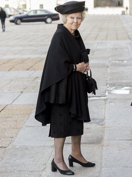 King Felipe, Queen Letizia. former King Juan Carlos, former Queen Sofia, Princess Beatrix, infanta Elena and infanta Cristina