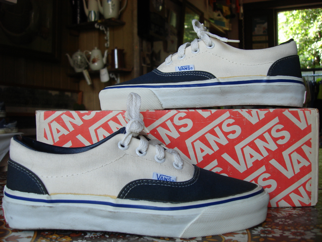 theothersideofthepillow vintage VANS navy white navy canvas ERA style