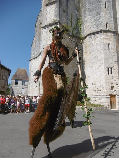 Jonglargonne, faune sur échasses, Issigeac, malooka