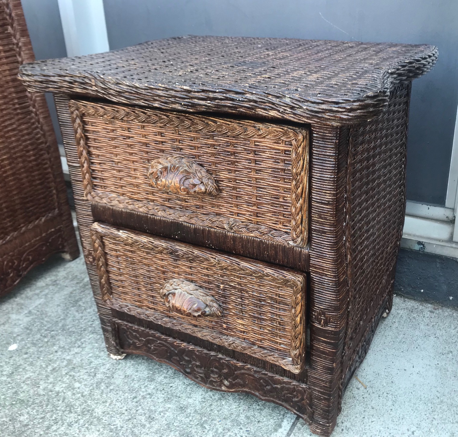 UHURU FURNITURE & COLLECTIBLES SOLD **BARGAIN BUY** 27446 Espresso