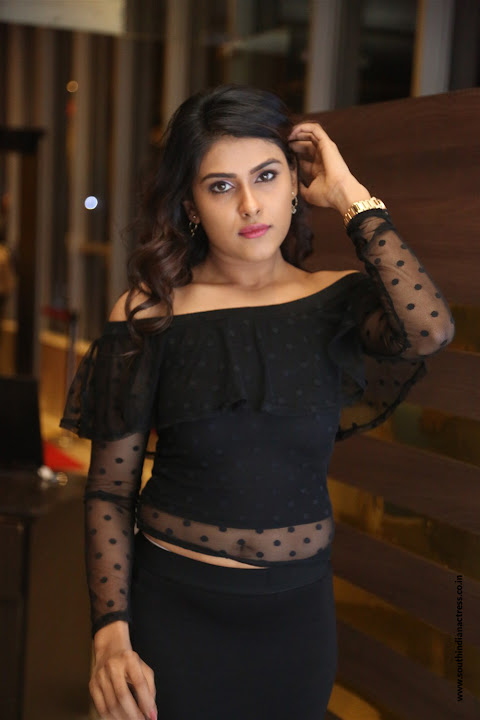 Naira Shah at E Ee Premiere Show