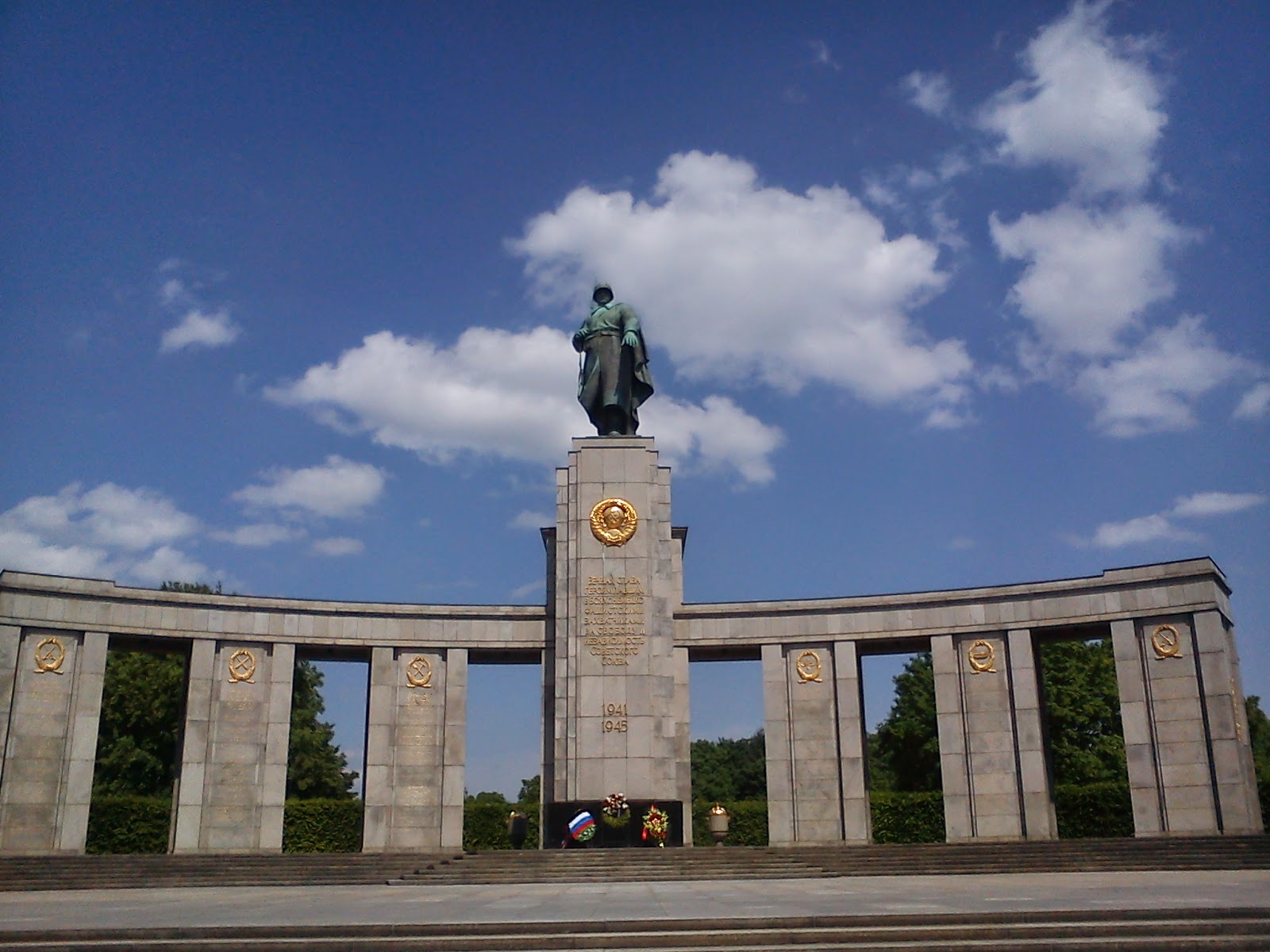 Памятники советским воинам в берлине
