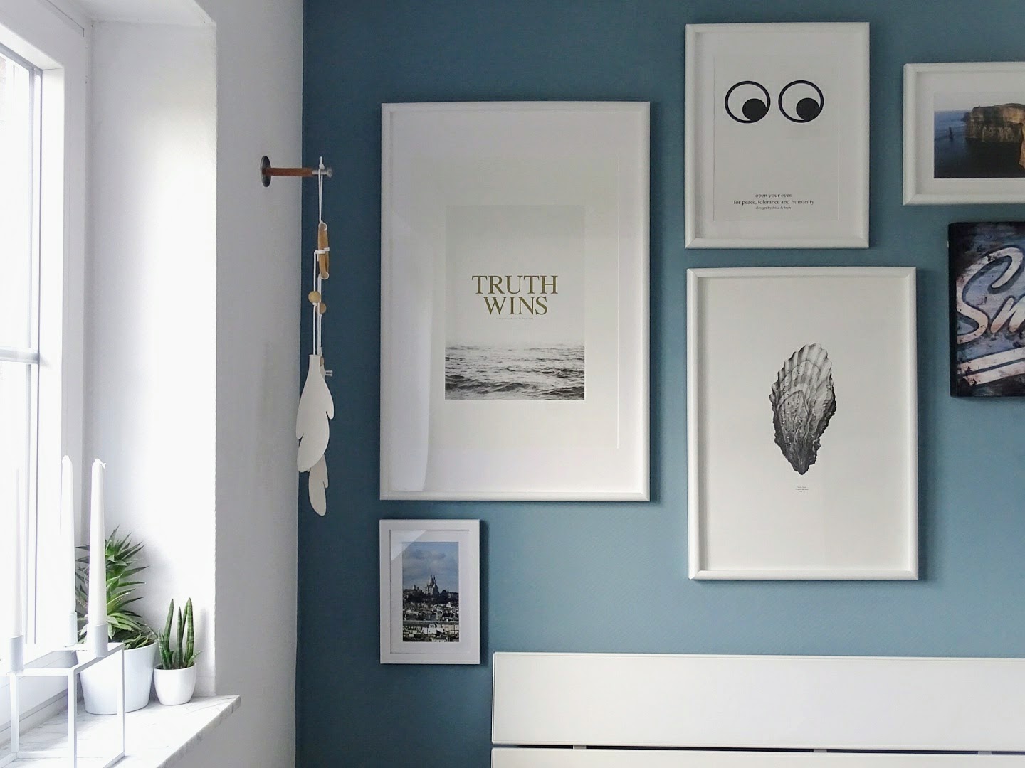 Schlafzimmer-Makeover mit neuer Wandfarbe - 4 wirkungsvolle Wege für ein Raum-Makeover und frischen Wind zu Hause - www.mammilade.blogspot.de Schlafzimmer-Makeover mit neuer Wandfarbe - 4 wirkungsvolle Wege für ein Raum-Makeover und frischen Wind zu Hause - www.mammilade.blogspot.de