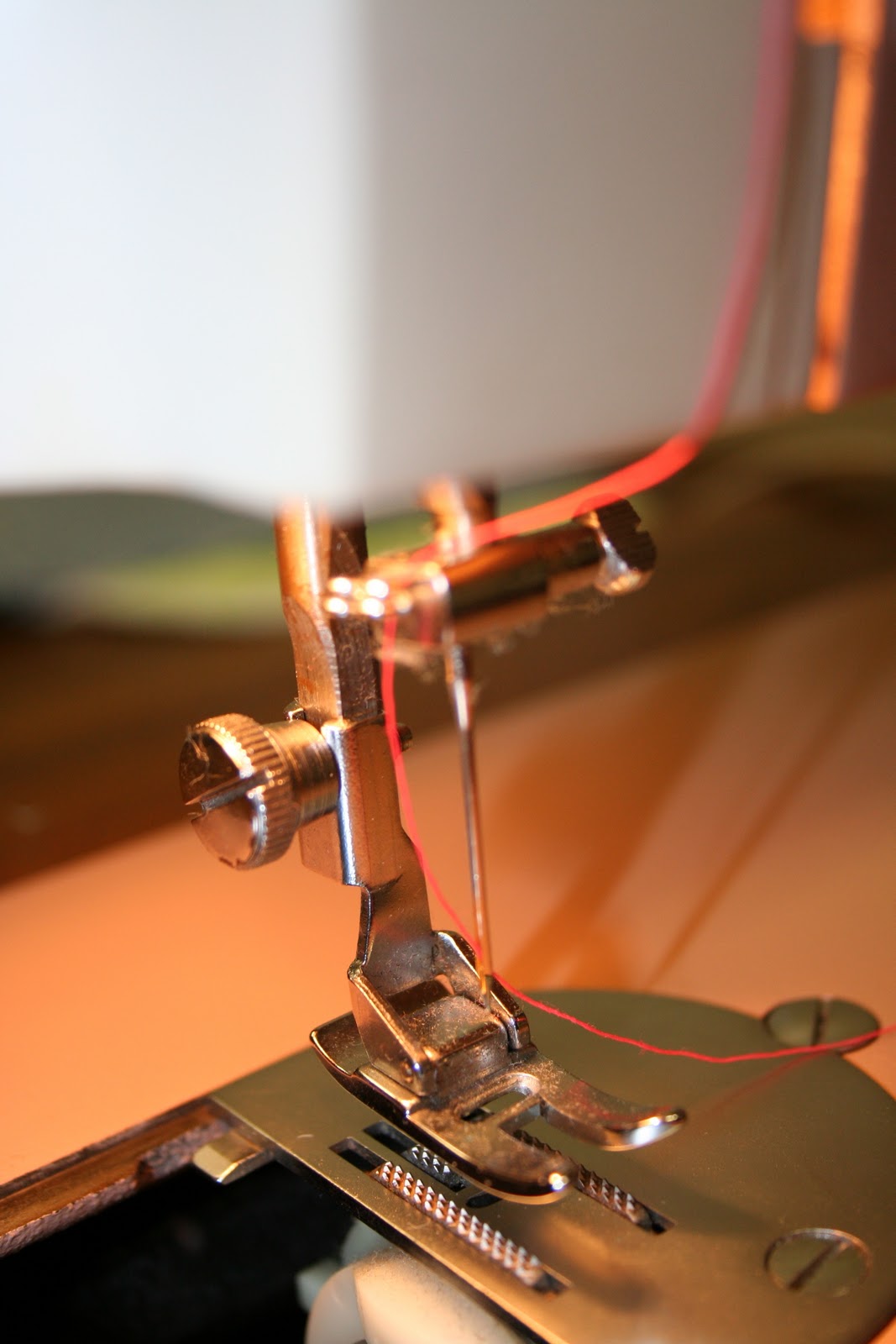 Tammy's Craft Emporium: Necchi Lelia 513 - how to thread the bobbin
