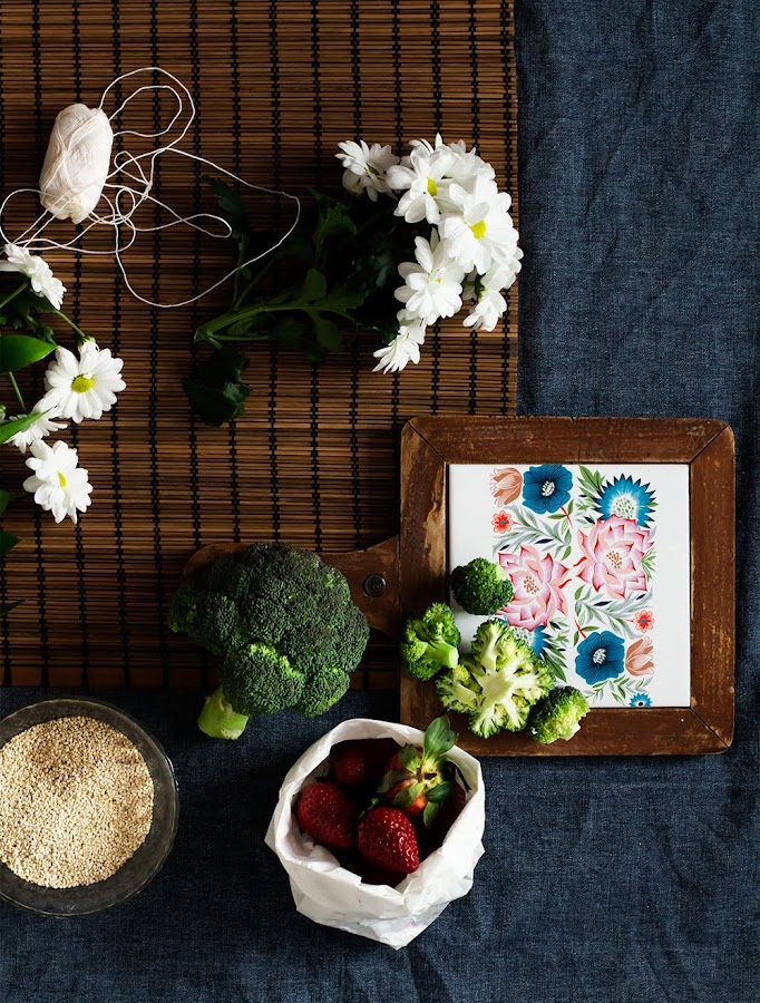 ensalada-de-brocoli-y-quinoa-con-fresas
