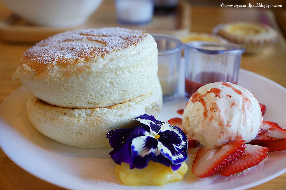 Fluffy Japanese souffle pancakes at Cafe D.er Artesia Vegas and Food