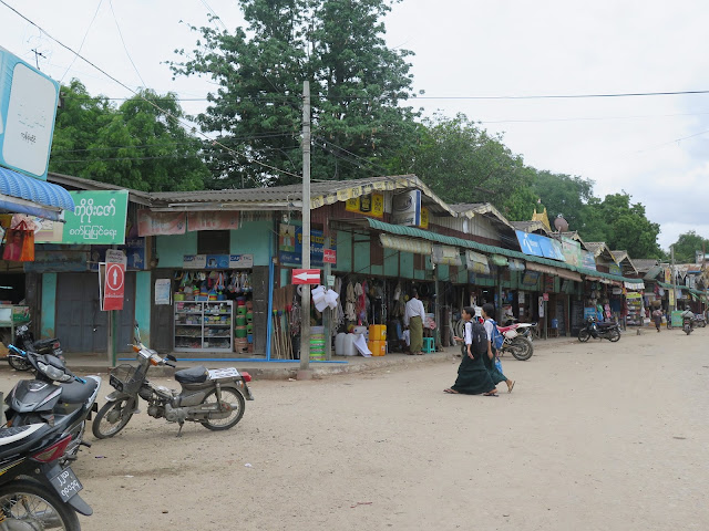 Mani Sithu Market en Nyang - U