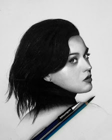 09-Katy-Perry-dhruvmignon-Celebrity-Miniature-Black-and-White-Pencil-Portraits-www-designstack-co