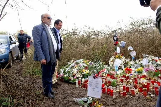 Λουλούδια για τον Βαγγέλη Γιακουμάκη άφησε ο Υπουργός Υγείας - "Να μην ξανασυμβούν τέτοια γεγονότα..." (ΦΩΤΟ)