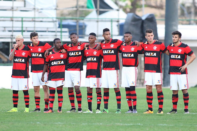 [Torcida Flamengo] Em busca de arrecadação, Fla estuda patrocínio para a base e aumento com a Caixa