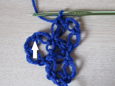 crochet, love knot, Grannies in a Love Triangle