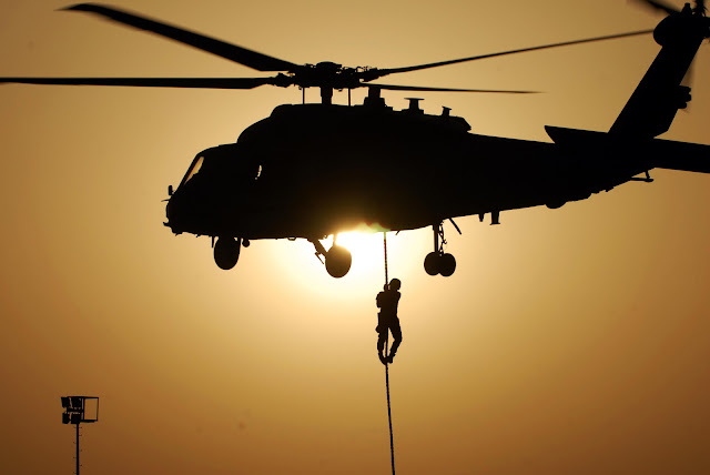 Comandante Duton: A técnica do FAST ROPE