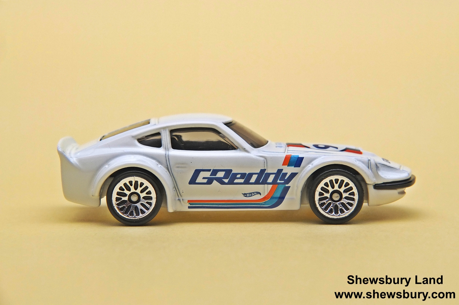 hot wheels nissan fairlady z yellow