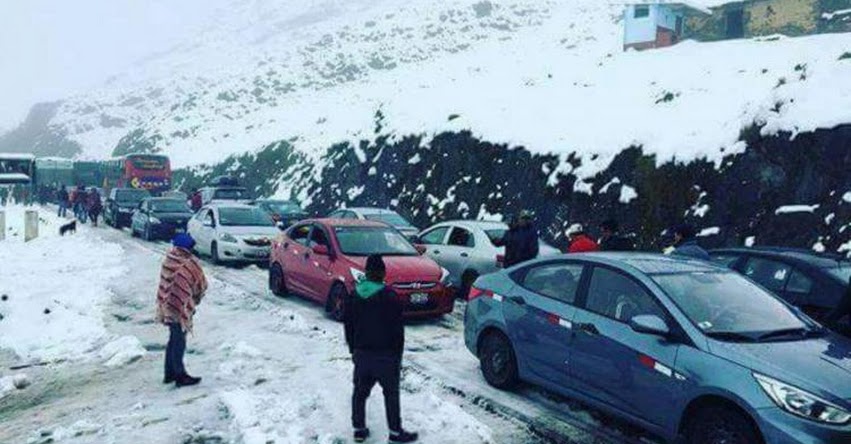 SENAMHI ALERTA: Gruesa capa de nieve cubre tramos de la carretera Arequipa-Puno - www.senamhi.gob.pe SENAMHI ALERTA: Gruesa capa de nieve cubre tramos de la carretera Arequipa-Puno - www.senamhi.gob.pe