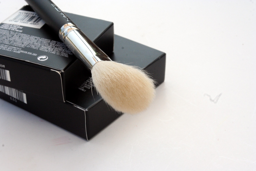 Beauty Review: Mini-haul: 168 Brush, Soft Gentle Mineralise Skinfinish, Plum Foolery Blush