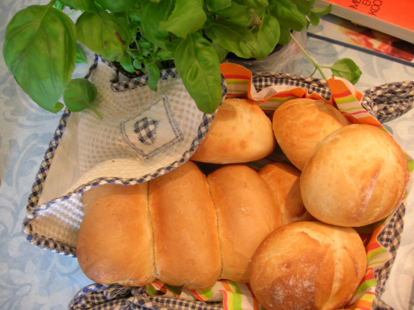 Strudel Empire: Semmeln - Typical Austrian Bread
