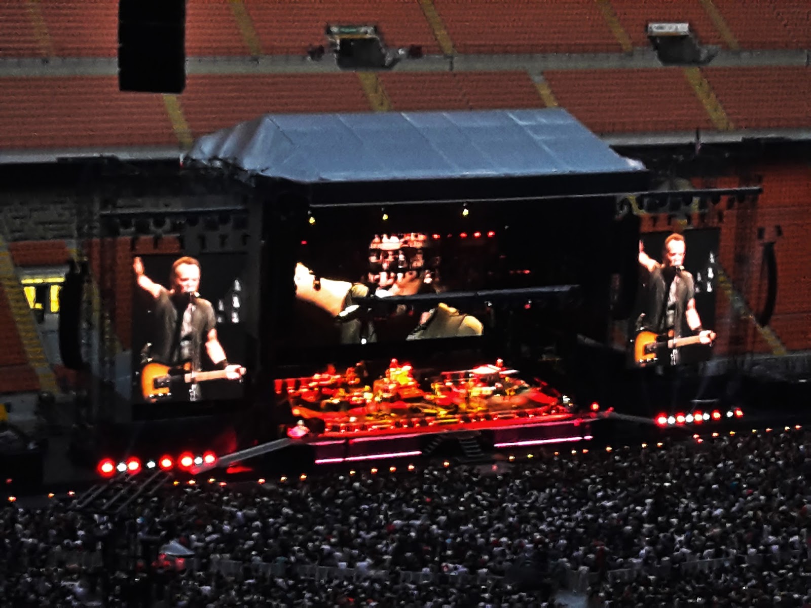 MONDOATTUALE Bruce Springsteen at San Siro "Dreams are alive tonite” jpg (1600x1200)