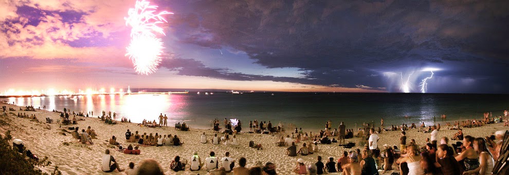 Fuegos artificiales, un cometa y una tormenta a la vez Fuegos artificiales, un cometa y una tormenta a la vez